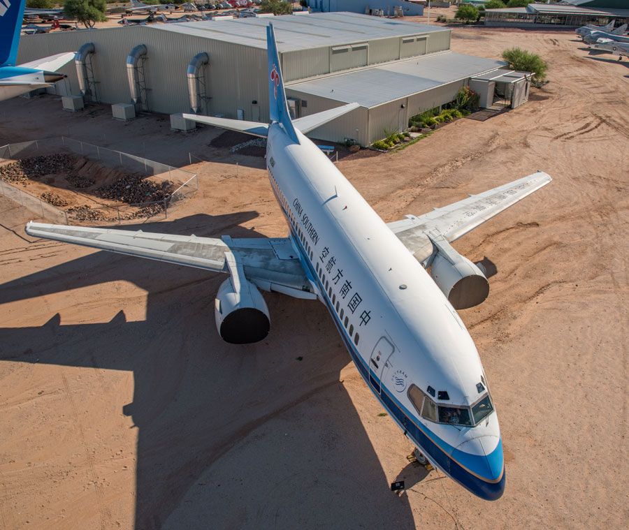 A picture of the Boeing 737-3Q8