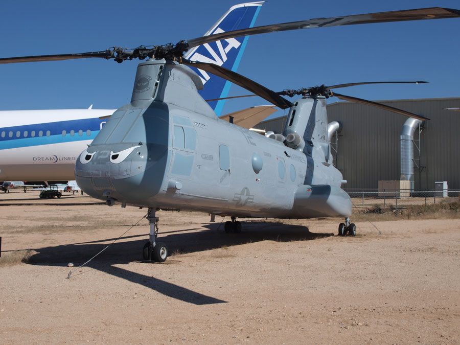 A picture of the Boeing Vertol CH-46E Sea Knight