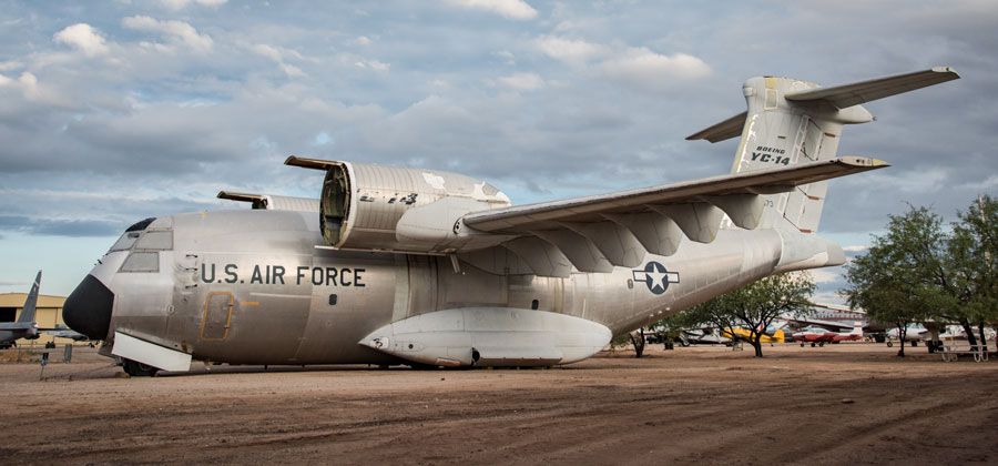 A picture of the Boeing YC-14